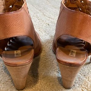 Paul Green peep toe bootie. Like new size 7